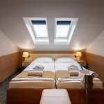 Garzon Plaza 4* Győr