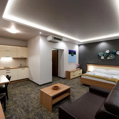 Hotel Garzon Plaza Győr