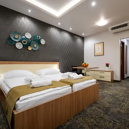 Garzon Plaza 4* Győr
