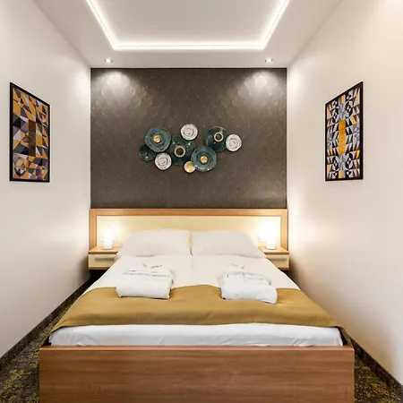 Hotell Garzon Plaza 4*