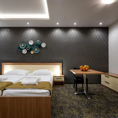 Hotel Garzon Plaza Győr