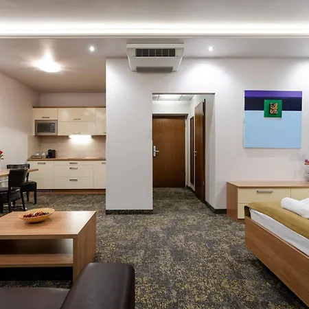 Garzon Plaza Hotel Győr