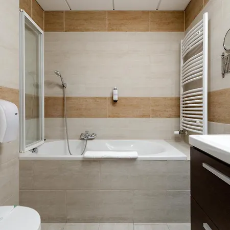 Hotel Garzon Plaza Győr