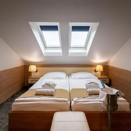 Garzon Plaza 4* Győr