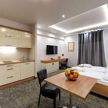Hotell Garzon Plaza 4*