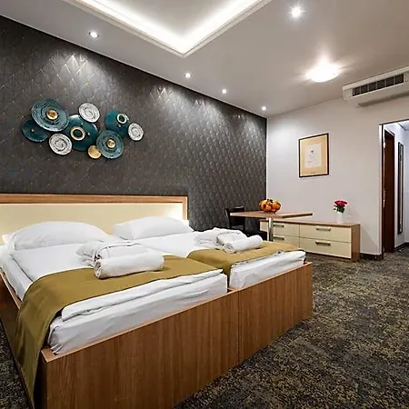 Garzon Plaza Hotell Győr