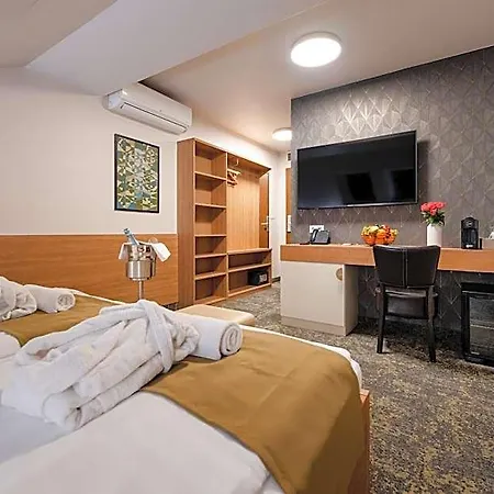 Garzon Plaza Hotell Győr