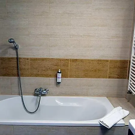Garzon Plaza Hotell Győr