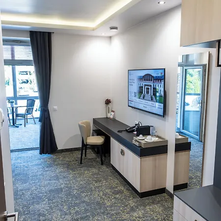 호텔 Garzon Plaza 기오르