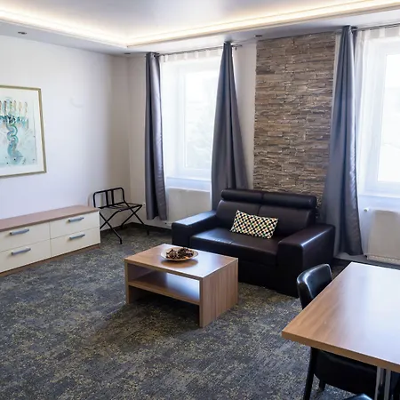 Garzon Plaza 기오르