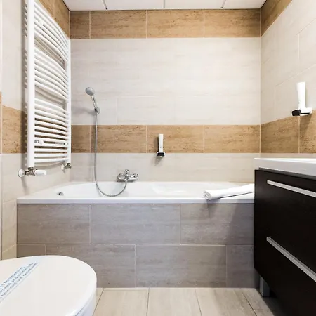 Garzon Plaza 4* Győr