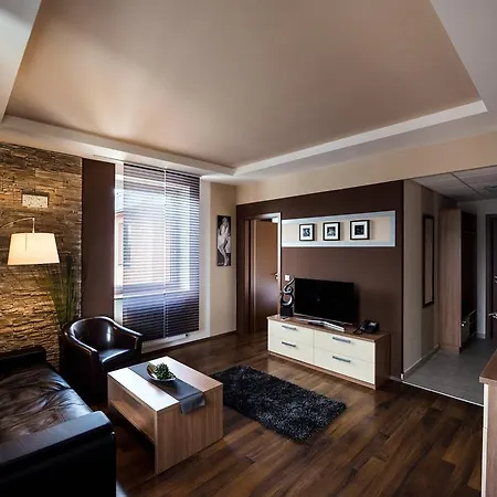 Garzon Plaza Hotel Ráb