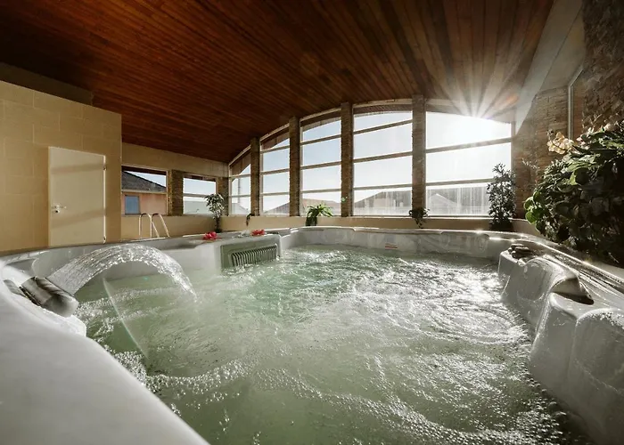 מלון Garzon Plaza 4*