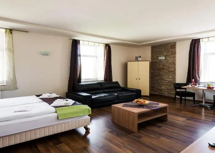 Garzon Plaza מלון גיור