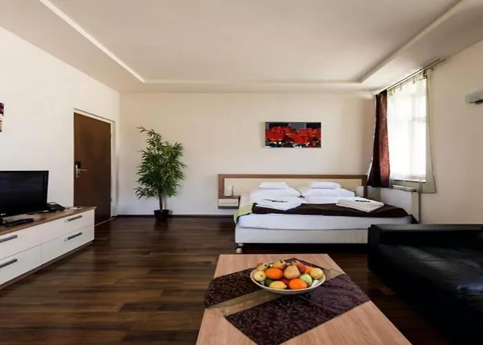 מלון Garzon Plaza