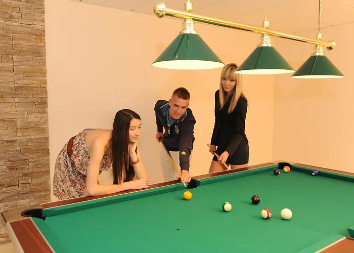 Garzon Plaza גיור