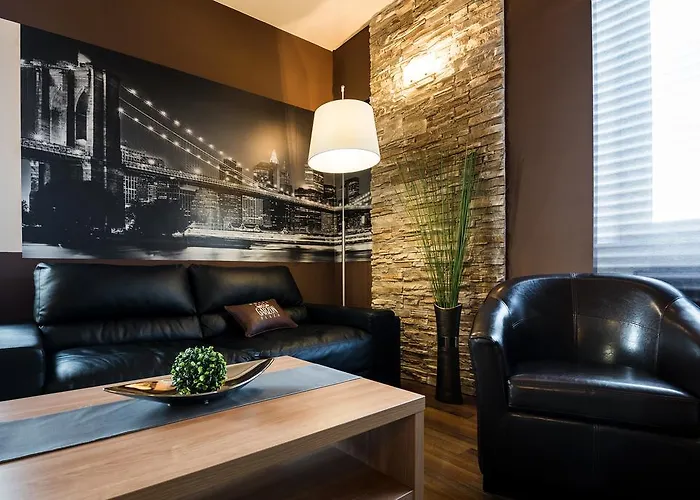 Garzon Plaza מלון גיור