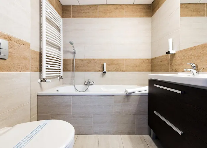 Garzon Plaza 4* גיור