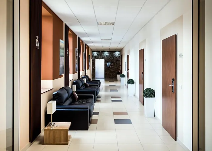 Garzon Plaza מלון גיור