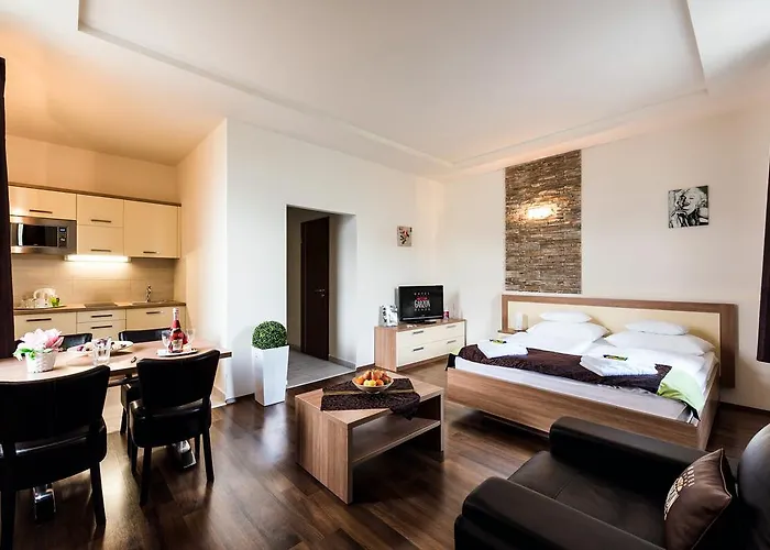 Garzon Plaza מלון גיור