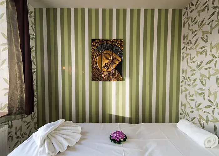 Garzon Plaza 4* גיור