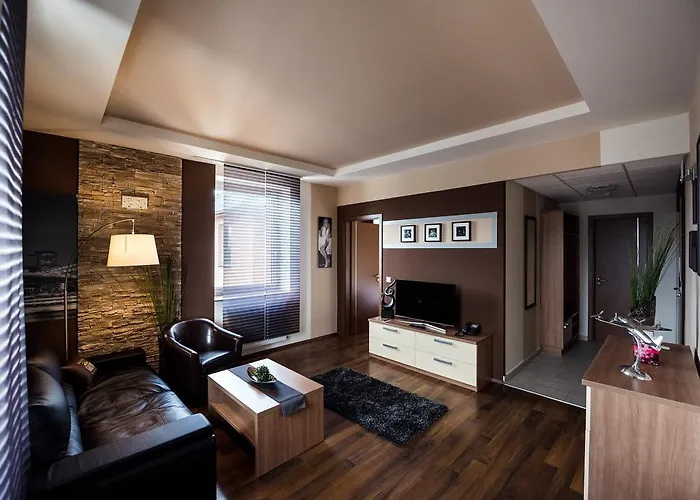 Garzon Plaza מלון גיור