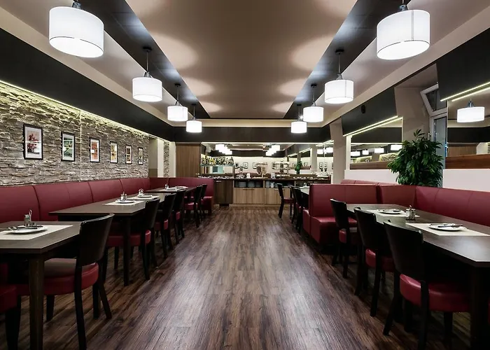 Garzon Plaza גיור