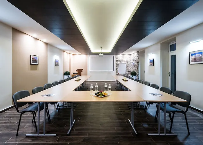 מלון Garzon Plaza