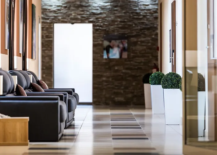 Garzon Plaza גיור