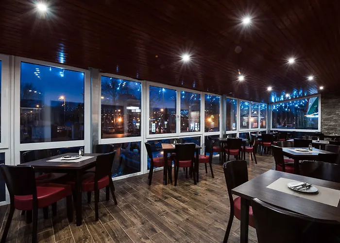 מלון Garzon Plaza 4*