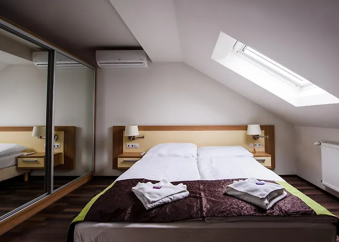 מלון Garzon Plaza