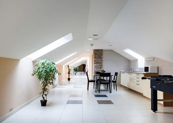 Garzon Plaza גיור