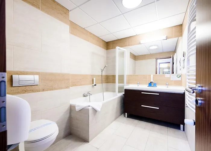 Garzon Plaza 4* גיור