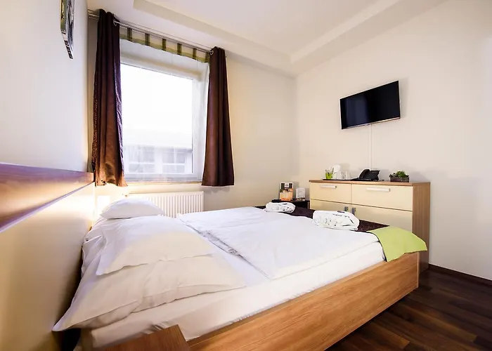 מלון Garzon Plaza 4*