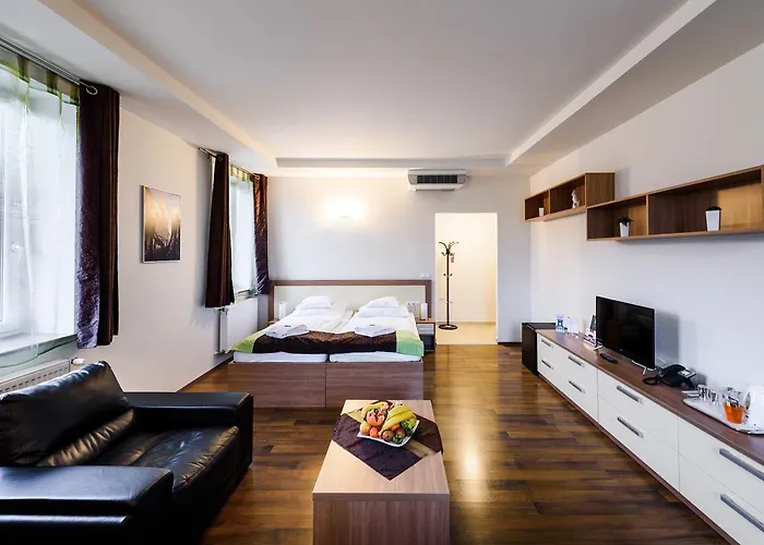 Garzon Plaza 4* גיור