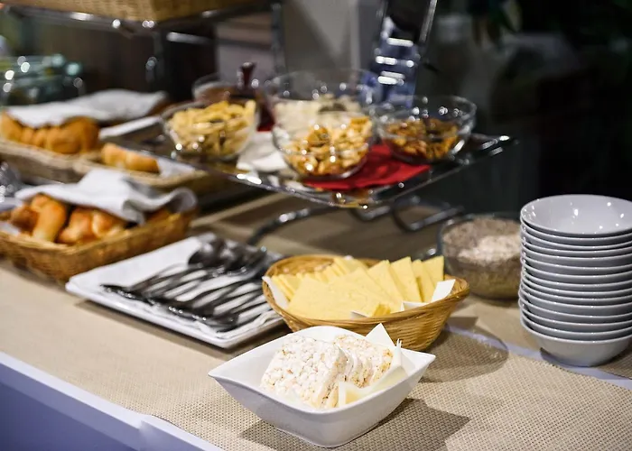 מלון Garzon Plaza 4*