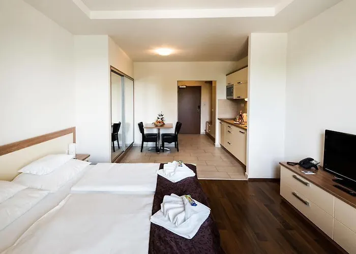 Garzon Plaza גיור