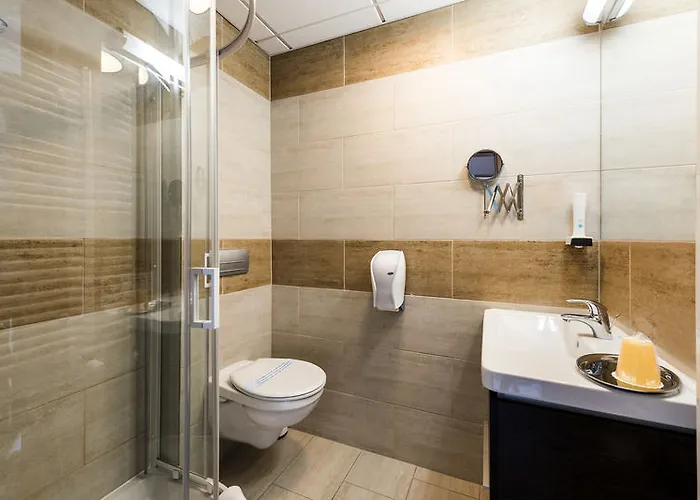 Garzon Plaza מלון 4*